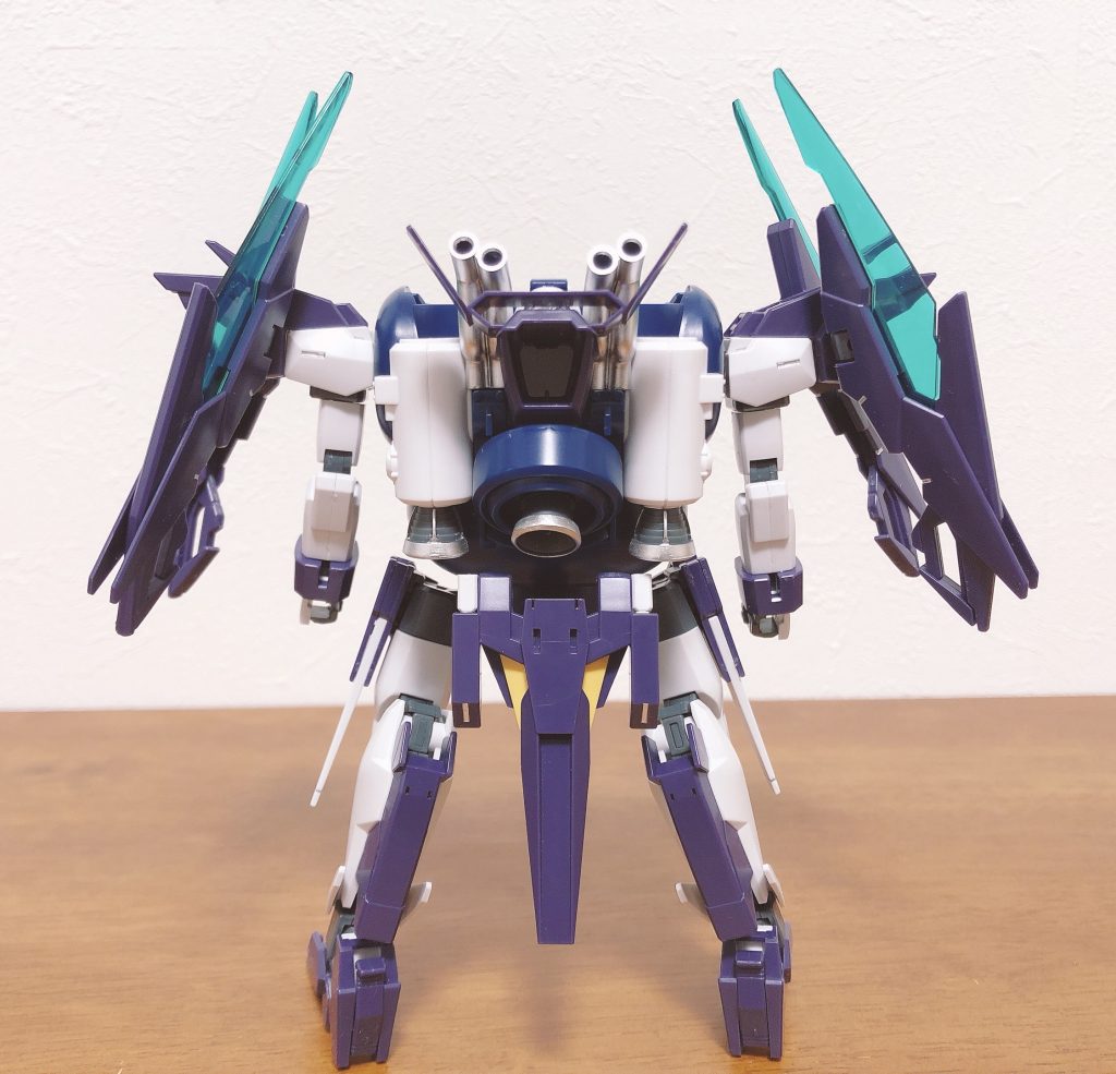 背面一応自立可能ですが、バランスを崩すと倒れてしまいます…^_^