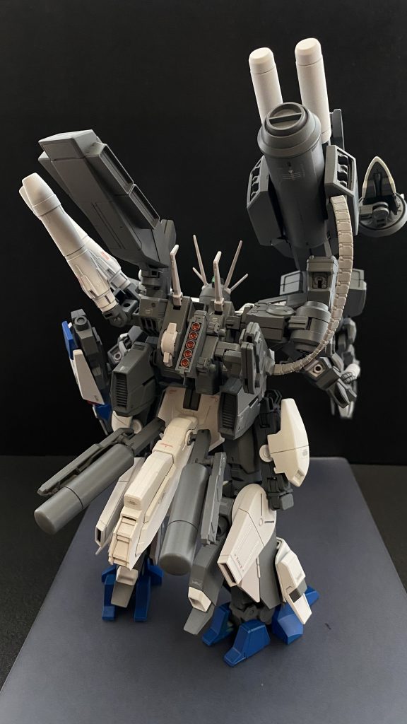 ベース機に対しインコムは一基に、代わりに機雷(赤い所)を10発。この機雷は、二段式になっており一段目にスモークが、二段目に時間差で爆発する。