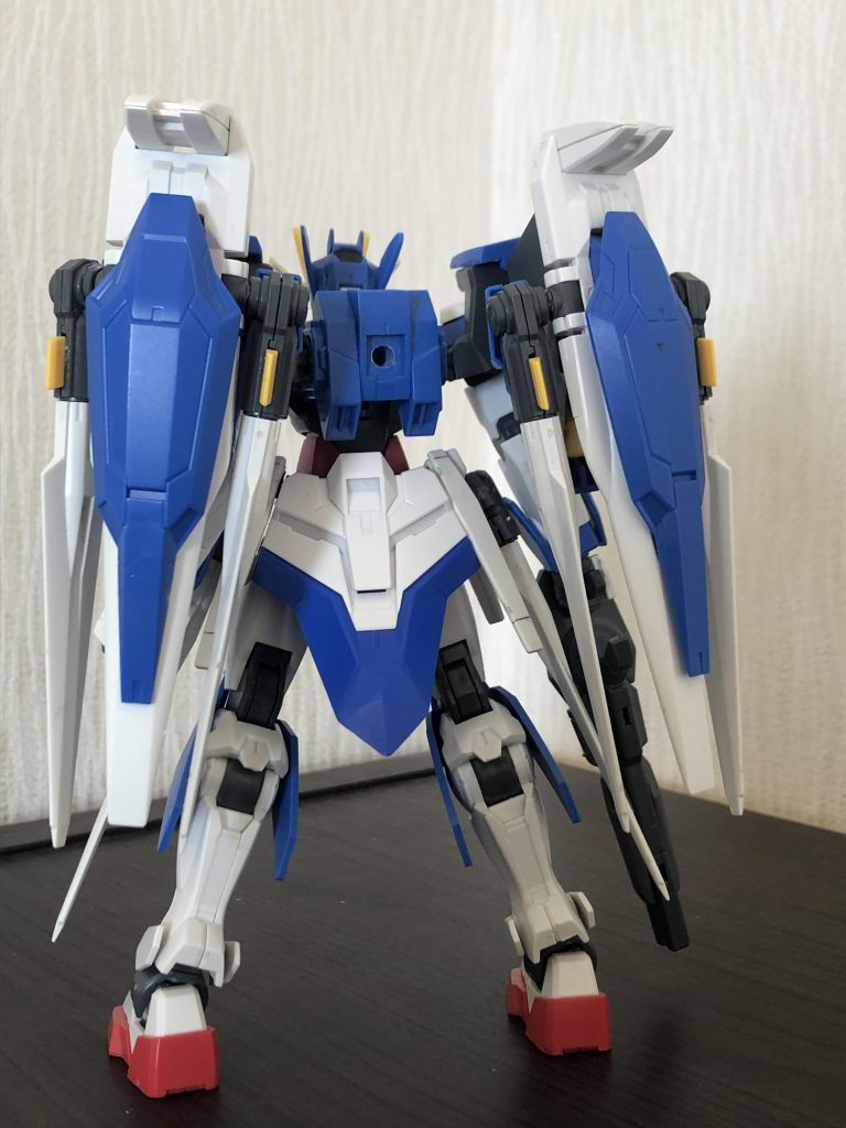 後ろ
バインダーの中に高出力スラスターが内蔵されており移動速度はパラディン、ソードマスターより高く、ホバー移動も可能。