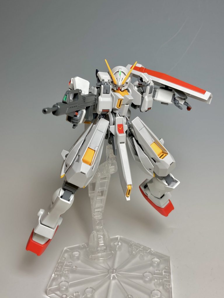 ライフルを構えて。ポージングはそれなりに可能ですね。