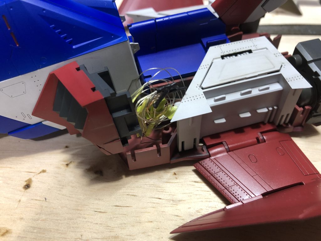 配線入れるの大変でした。