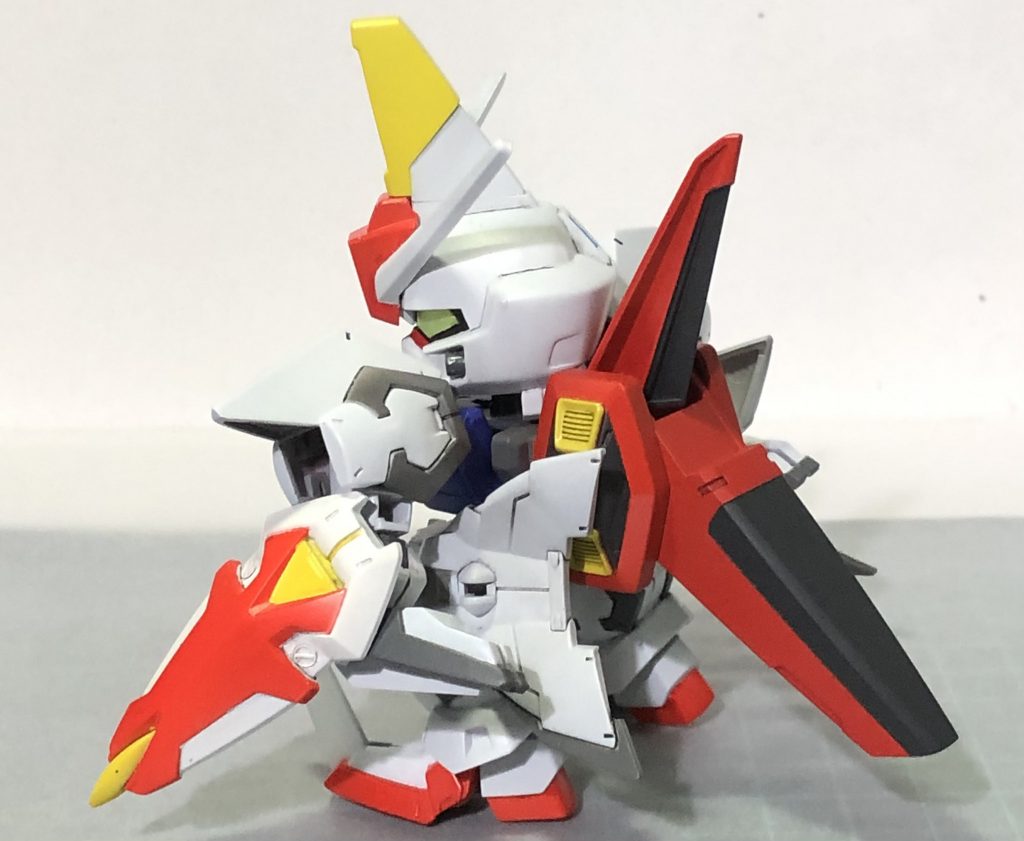 形状の全然違うバックパックですがエールぽく見えなくも無いかと。 