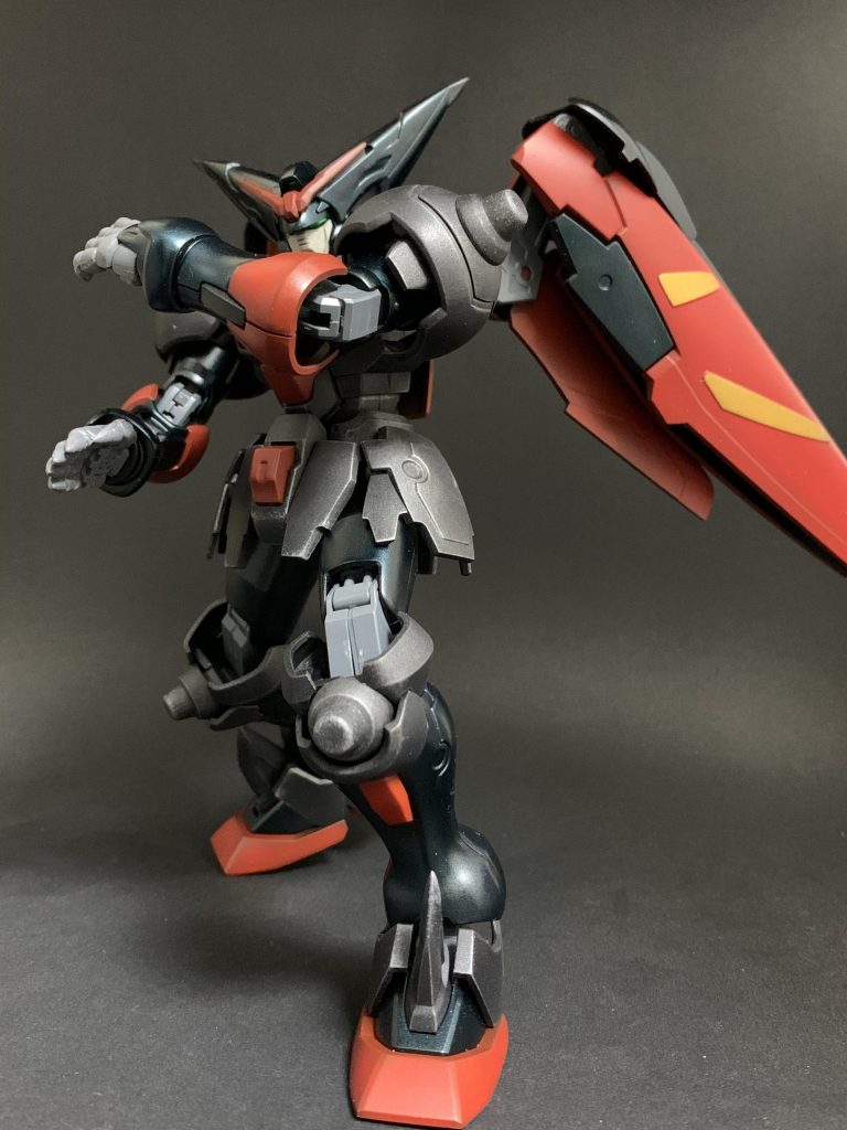 古いMGなので、ものすごく動くってほどじゃありませんが、チラッと覗くシリンダーとか装甲の組み合わせとか、さすがMGって感じでカッコいいです。全塗装と書きましたが、この時代のMG、フレームが、ABSで塗装が怖いのでそのままにしています。