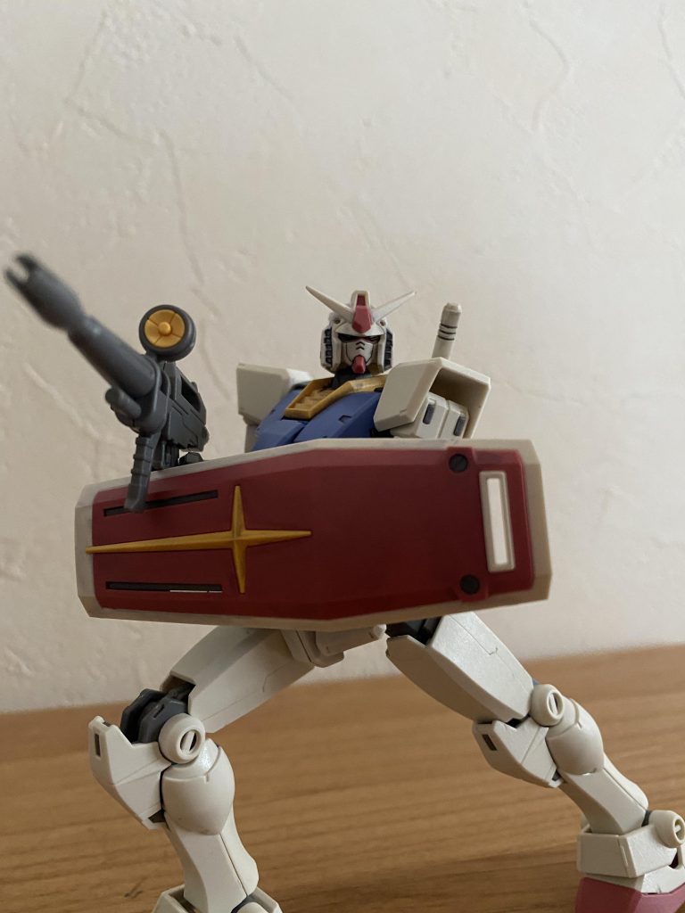 シールドの形が少し変わっています。