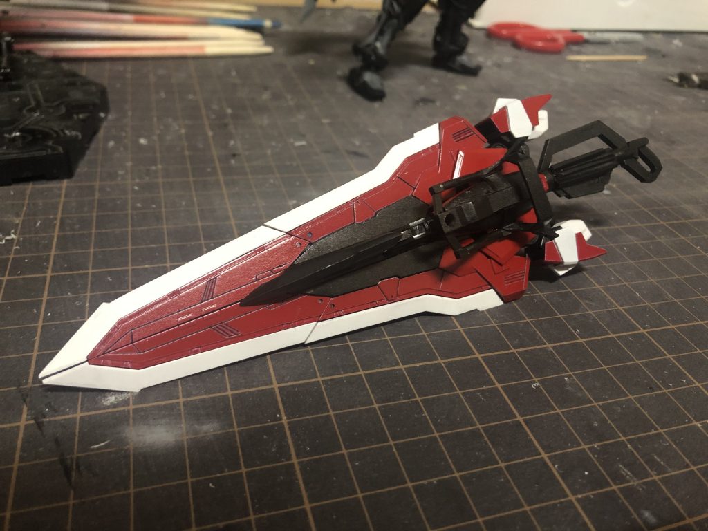 タクティカルアームズⅡL。ビームトーチやハサミ、本体接続部等スクラッチしました。ディテールはMG準拠でRGの本体に馴染む様に入れてみました