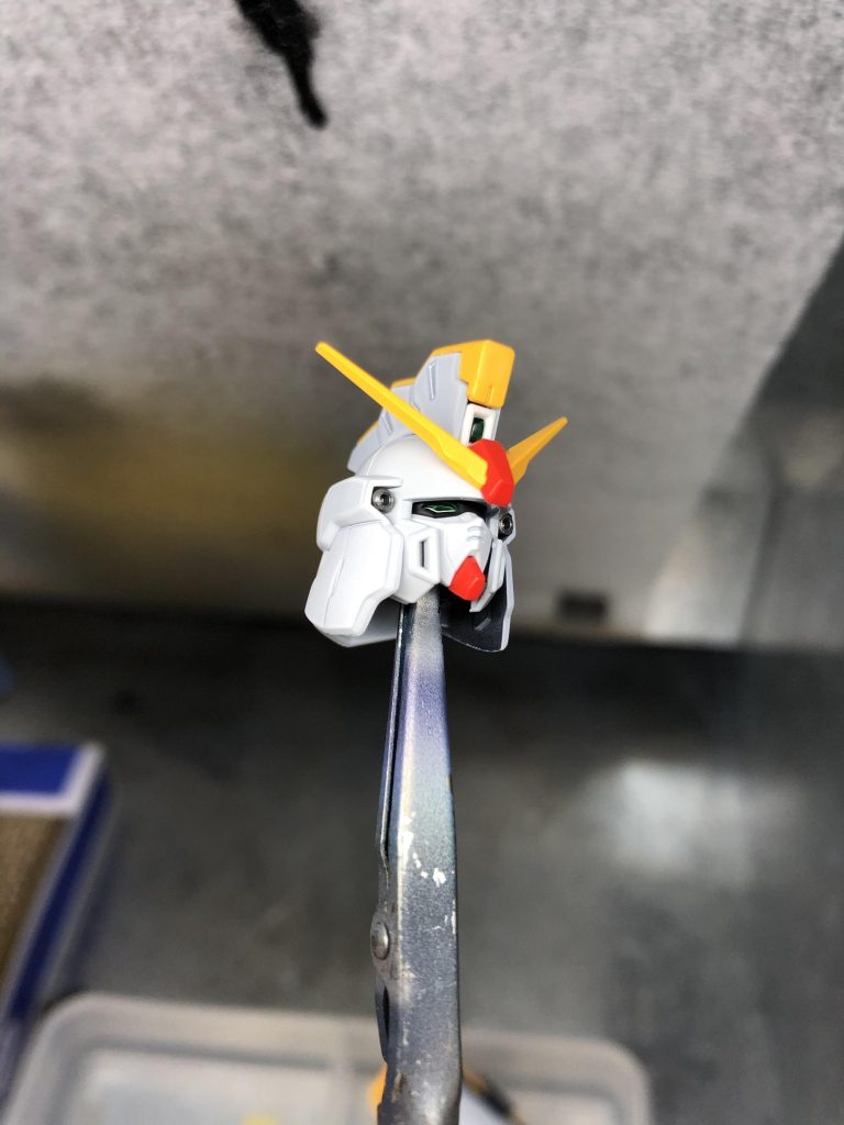 最初クリアーでツインアイを塗りましたが、全然見えないので結局付属シールを使いました…