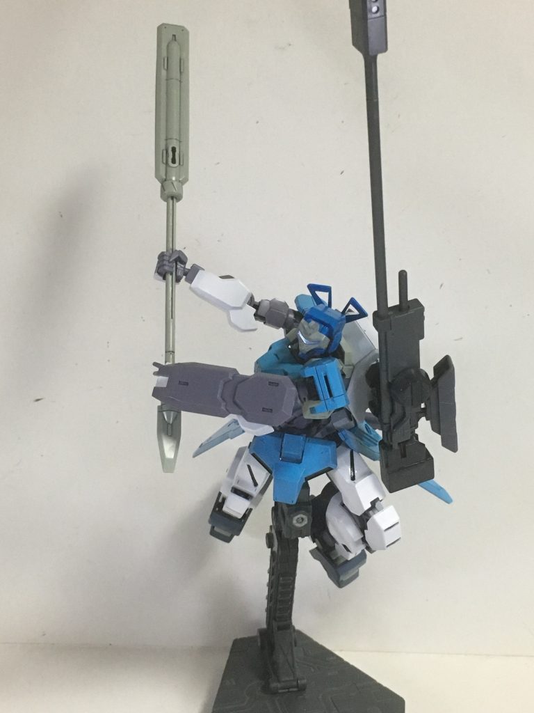 “パルチザン”獅電の近接用武装。戦闘に応じて柄の部分の伸縮が可能。腰部、バックパックに収納可能。