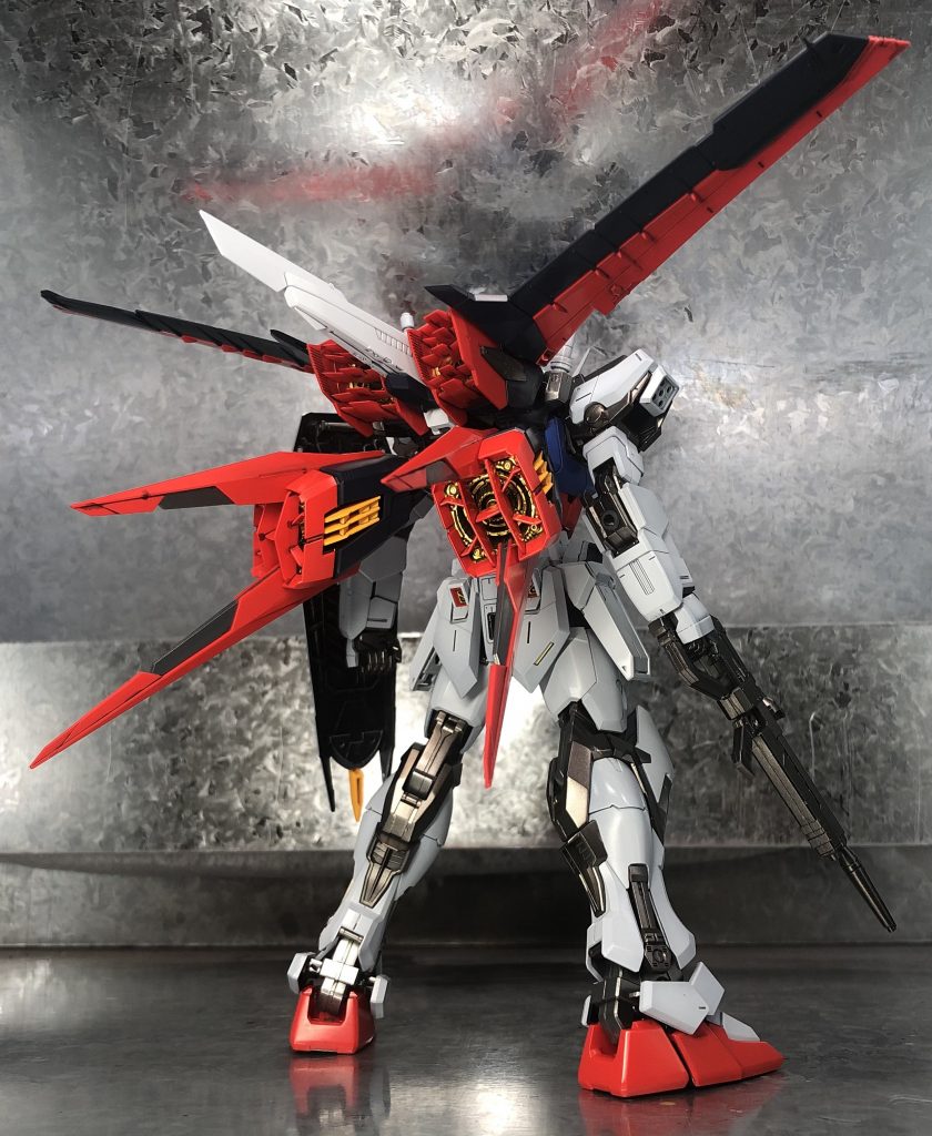 スラスターの内部、スカートの裏をスターブライトブラスで塗装。