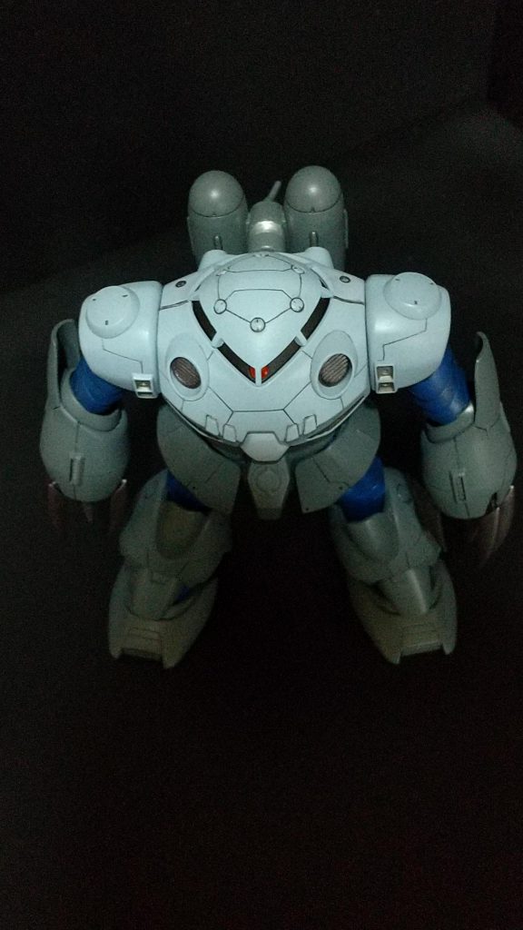 お手軽と思っていたけどなんだかんだスジ彫りはそこそこやってしまった。上半身の色は写真ではうまく写せてないけど実物はもう少し青みがある。なかなかうまく撮影できないなあ。