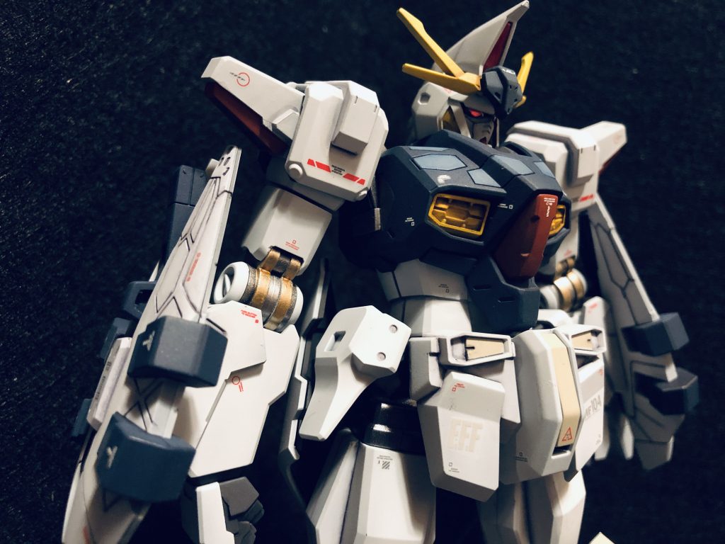 オデュッセウス。ツインアイはクリアパーツにして、裏側にラピテープを貼ってます。