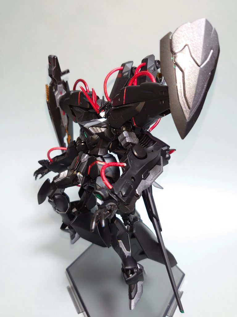 ・レギルスシールドガンダムレギルスと同様の装備。ガンダムレギルスRと異なり、本機にはエンベット・ビットシステムが搭載されていないため、従来通り、シールドを用いてビットの放出・制御を行う。