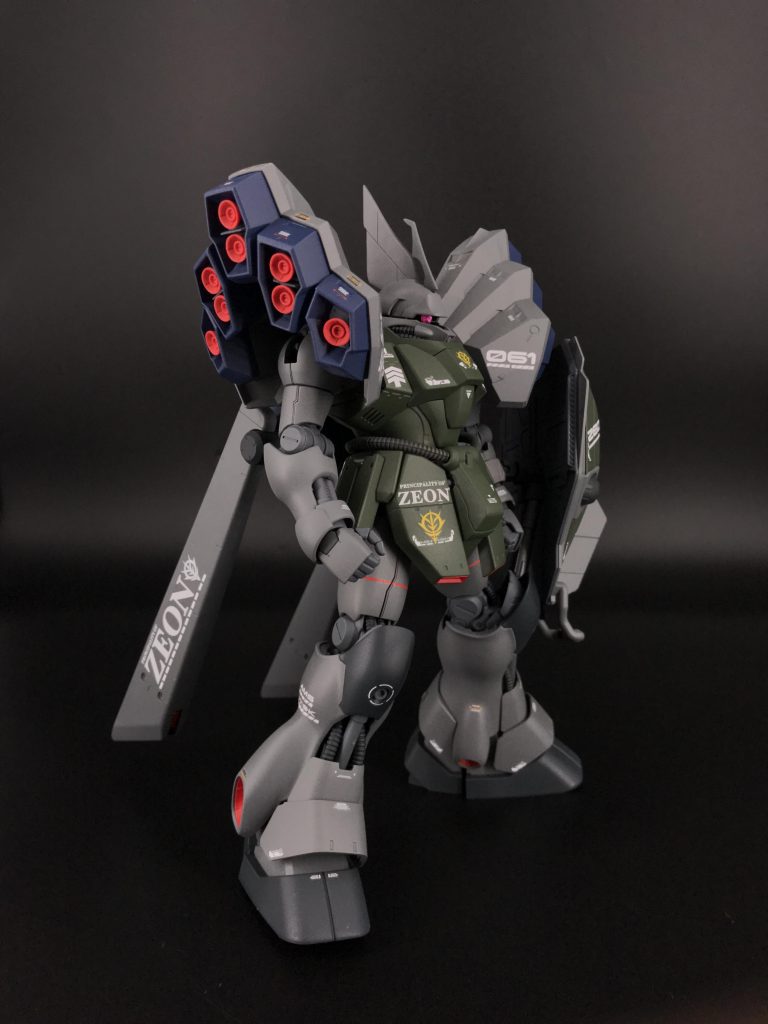 肩がデカいので横から見ると圧感ですねー