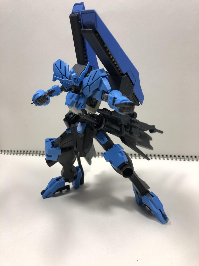 ハンドガンを構えて