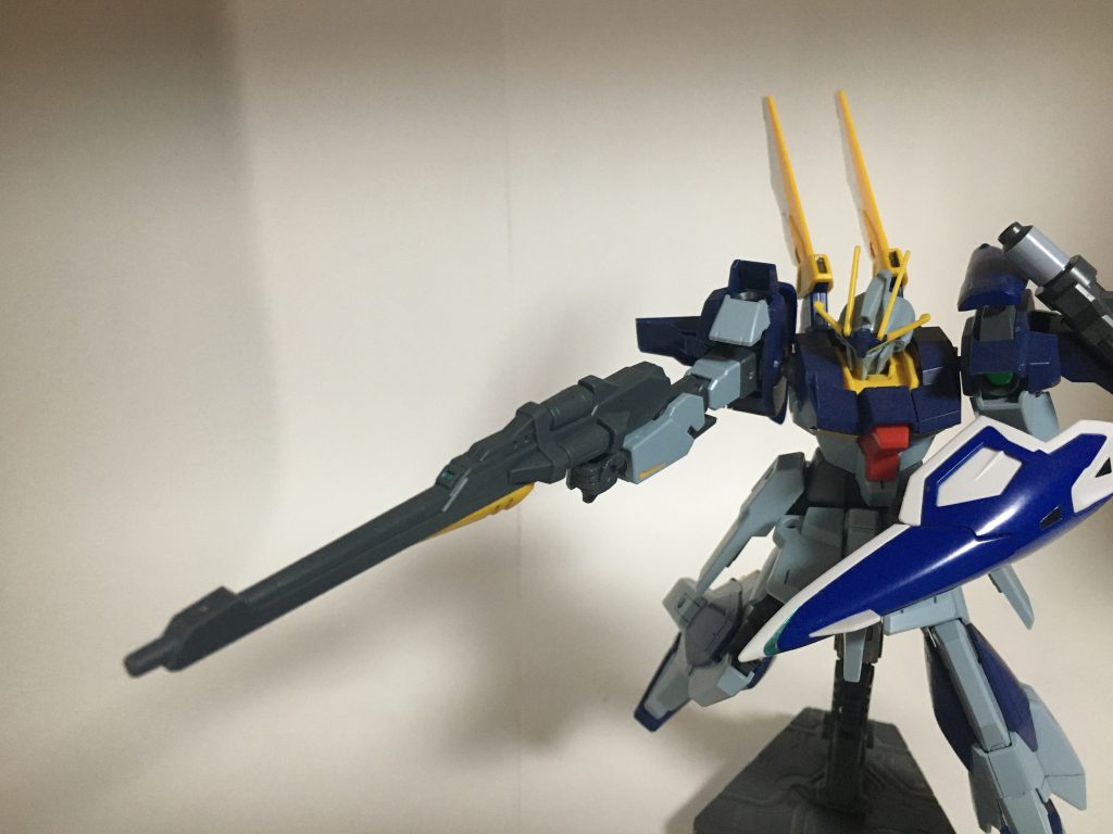 バスターライフル。破壊力に優れた広範囲射撃が特長のビームライフル。その威力は戦艦を一撃で沈める程。