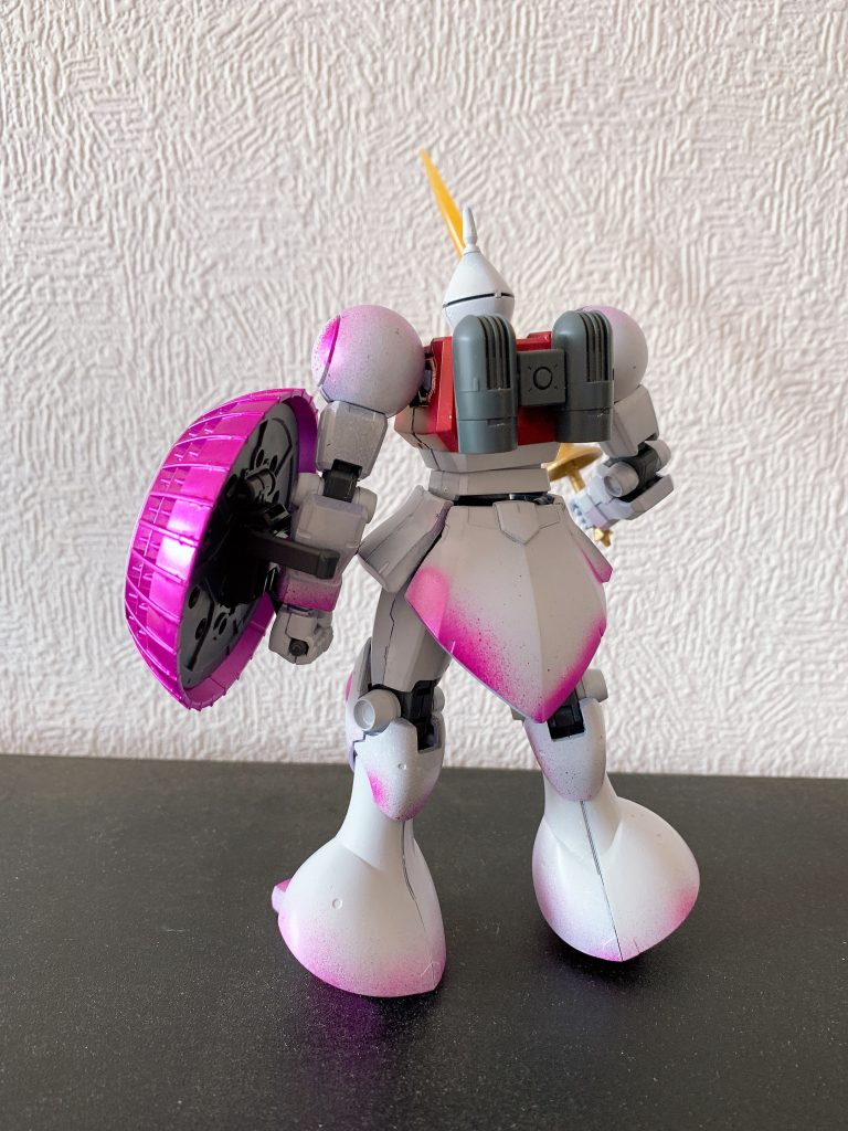 ピンクの部分はメタリックピンクです。