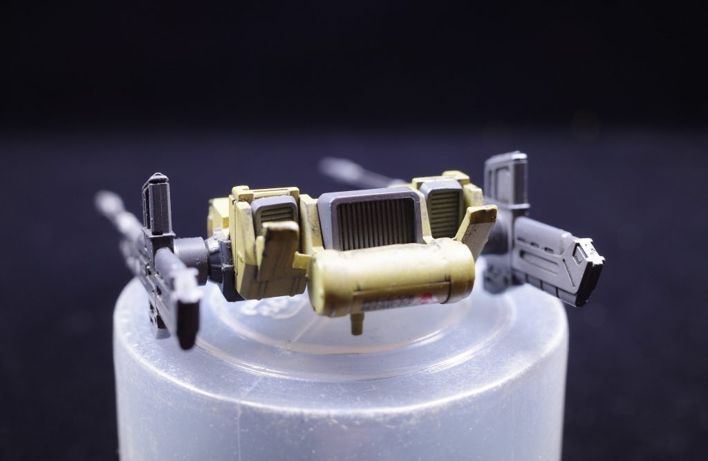 あまり見えませんが後部の空いたスペースにダクトパーツを追加。