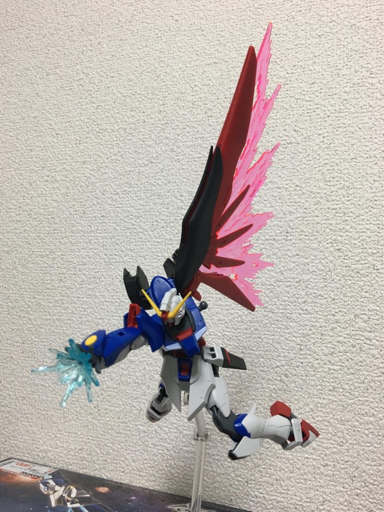 おまけ。世の中にはボクサーのようなフットワークでデスティニーを動かすやつがいるらしい。というわけでなんちゃってデスティニーガンダム(ビルドトライvet)です。ただの素組みだからこそ出来る再現(暴論)。正直あの回好き。