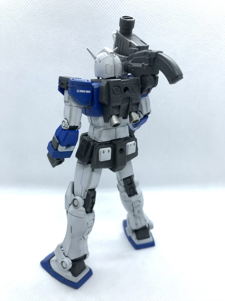 ビームサーベルはジムキャノンに寄せたかったのでオミット。ez-srの余りパーツで埋めました。