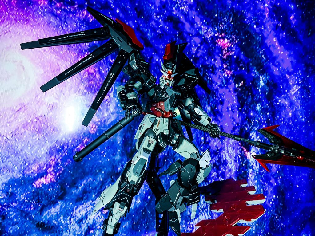 武器はやはりこういう大物が似合うかなあと。その辺に転がってたMGSのガンブレードランスそのまま持たせてます。笑なんか活躍しなかったファンネル映り込んでますね←(いつか使います。笑)