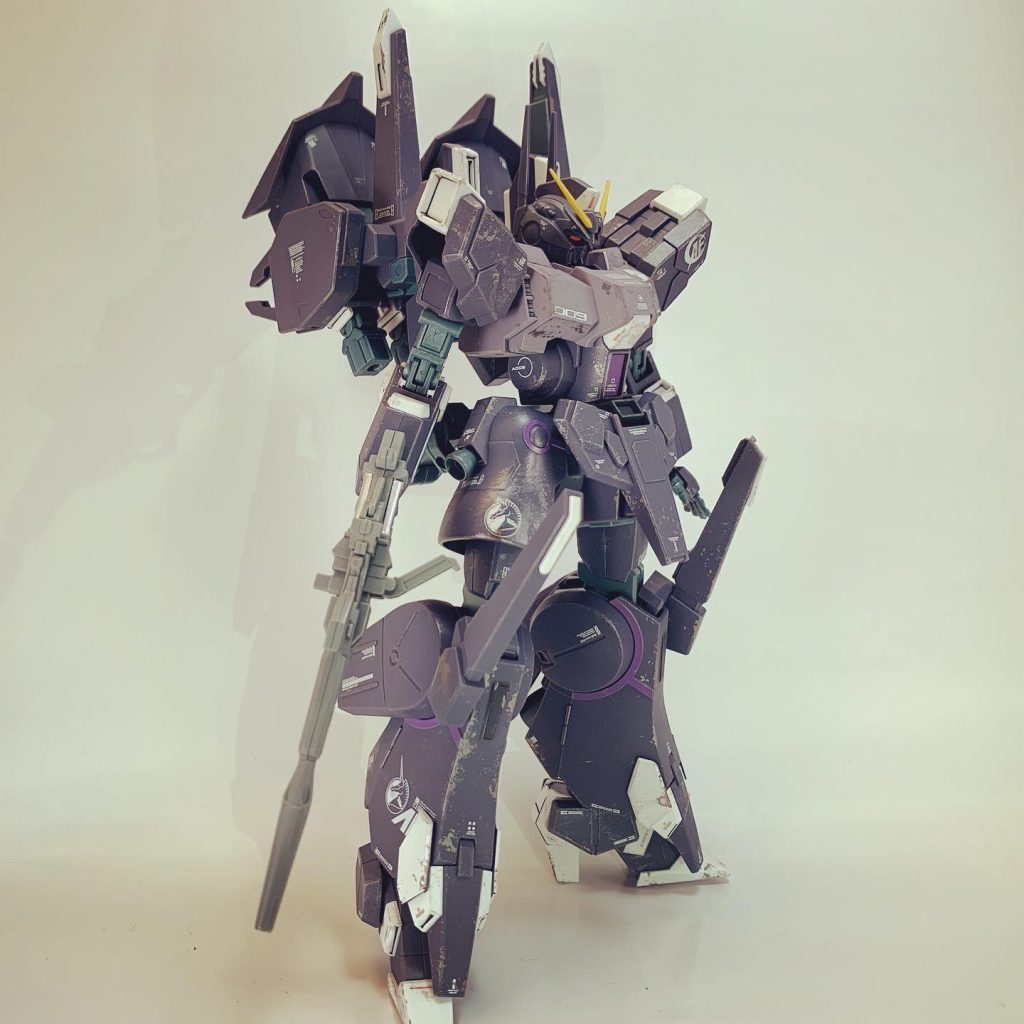 紫の塗り分けとか考えるだけでハゲそうなので、付いてるシールは精一杯活用します。ホイルシール万歳。