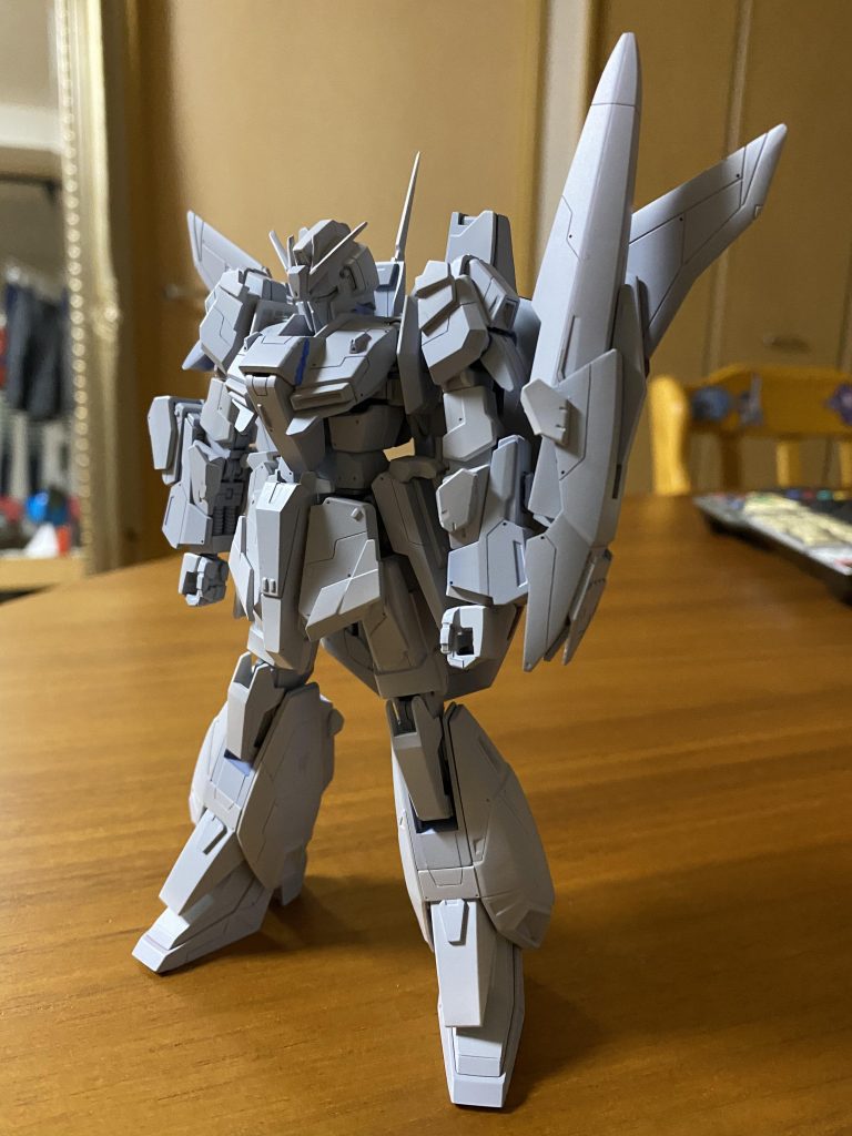 パーツ張り付け後のサフ状態です。