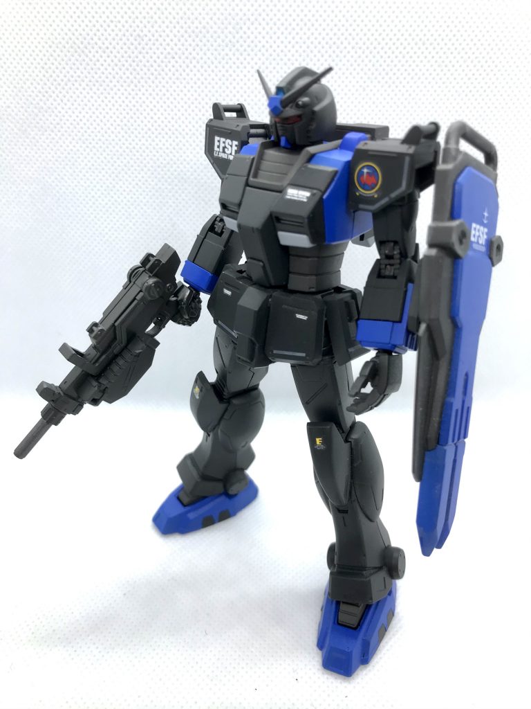 従来のライフルと部品取りに使ったペイルライダーのシールドが余っていたので塗装して取り付けてみました。意外と馴染んでるように思います。