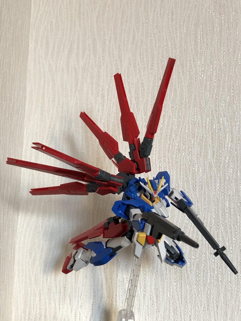 主武装のGNビームライフル
大出力のビームなどは出せないが貫通力、射程、連射力のバランスが良い