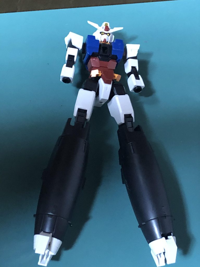 最初期。本体は塗りやすい白のノーマルのコアガンダムを使用しました。頭部だけ挿げ替えています