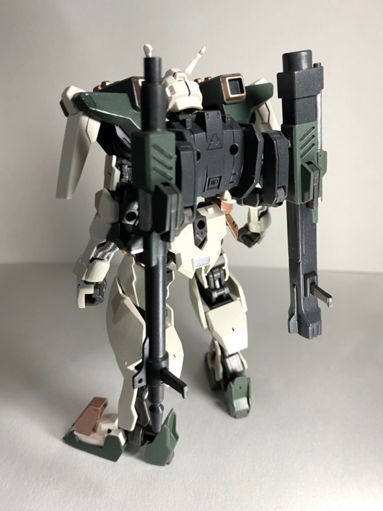 背面バックパックはかなり悩んだ結果、アスタロトとバスターのものを組み合わせています。フラウロスのものを流用したダインスレイブ装備も換装用としていつか作りたいものです。