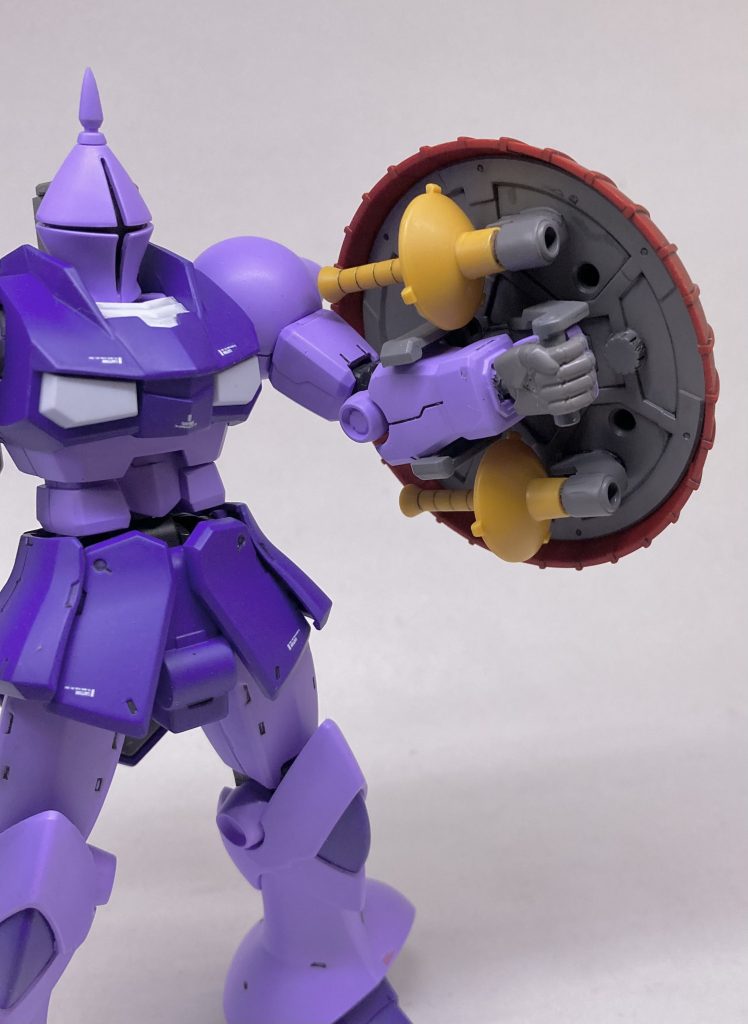 盾の裏にビームサーベルを装備できるようにしました。ここくらいしか思いつかなかったよ・・・。