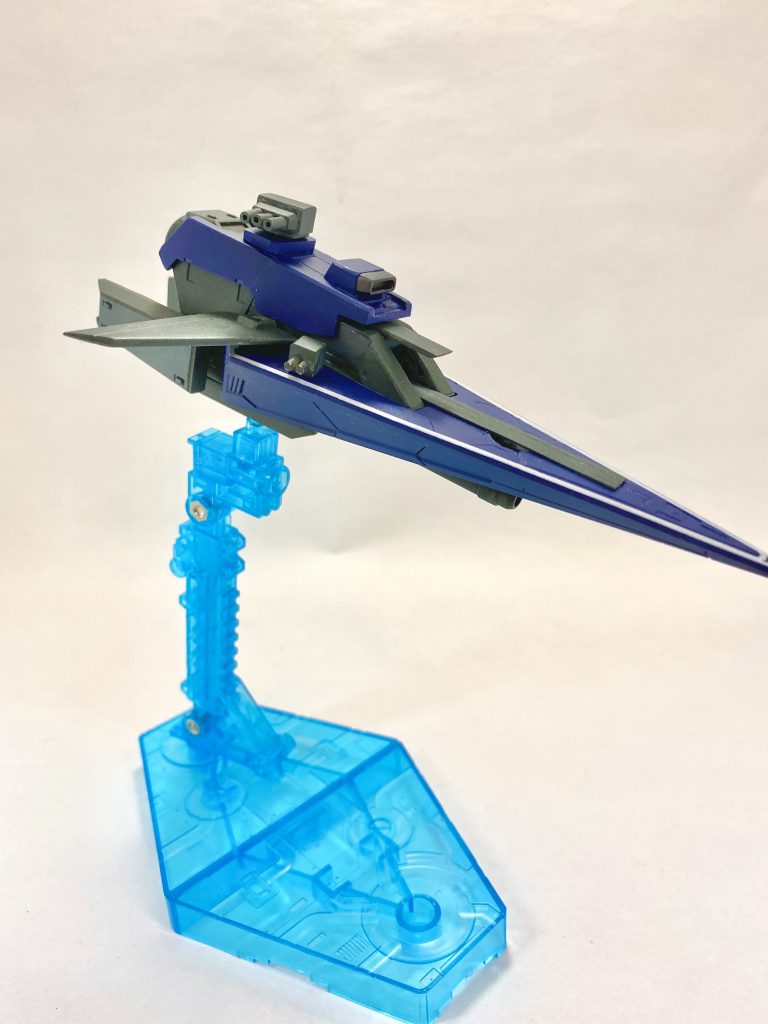 ちょっと分かりづらいですが、ハッチが開閉可能になっています。ここからモビルスーツが発進するイメージです。各所の砲台もいろんな方向に向けられます。