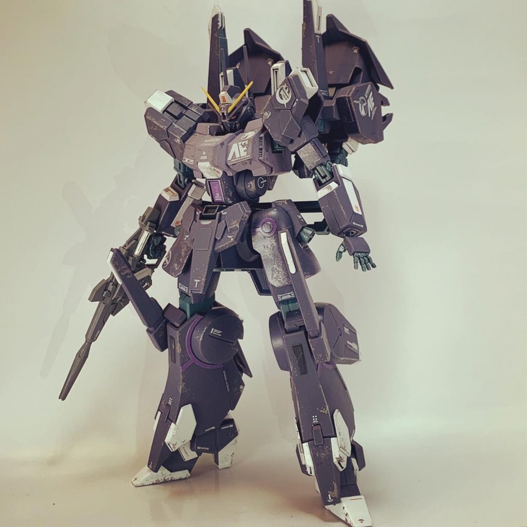 濃い色のプラはゲート跡が目立つので一生懸命汚して誤魔化しました。