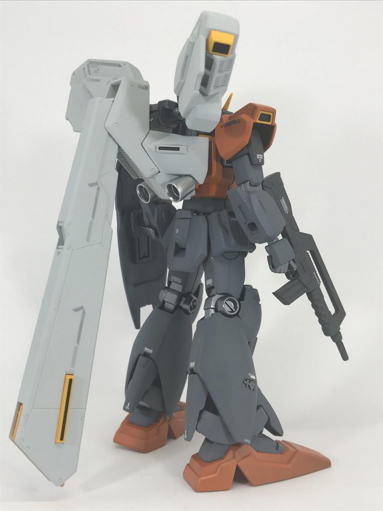 三号機リアビュー。二号機とソックリ？！