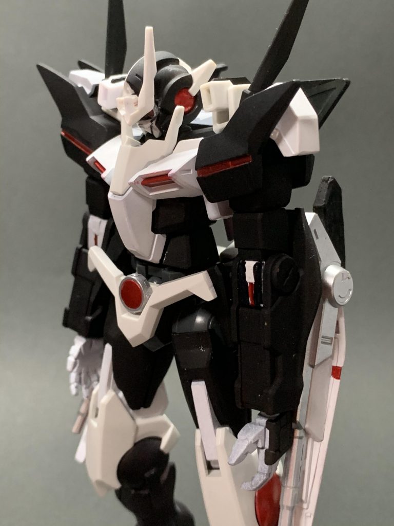 イズを破壊されて闇落ちした主人公、仮面ライダーアークワンをイメージしてダークな雰囲気で仕上げてみました。エアブラシの先端ノズルなくして塗装出来なかったのでガンダムマーカーエアブラシシステムで全塗装してます。二度とやりたくありませんね😓