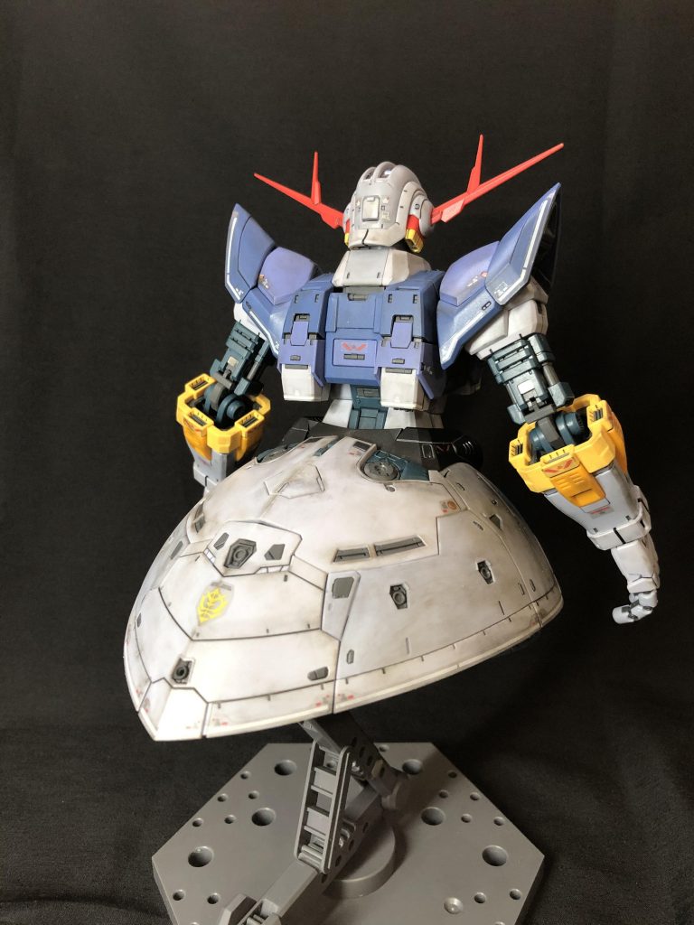 正面と背中造形には一切手を加えていませんので、組み立てそのままでこの情報量になります。