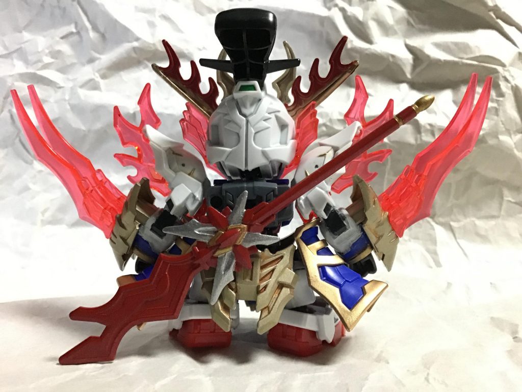 うしろ。スミイレはリアルタッチマーカーを使いました。ゴールドと武器とクリアパーツは光沢スプレー、それ以外は半光沢スプレーしました。