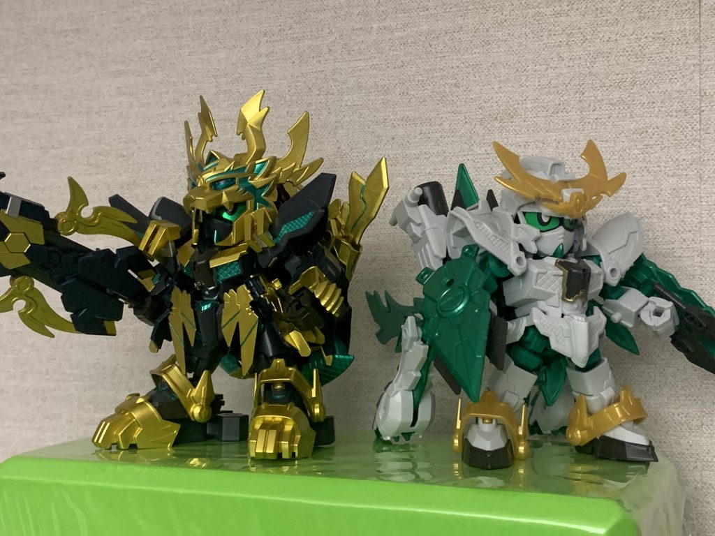 フルアーマーのRX-零丸と並んで