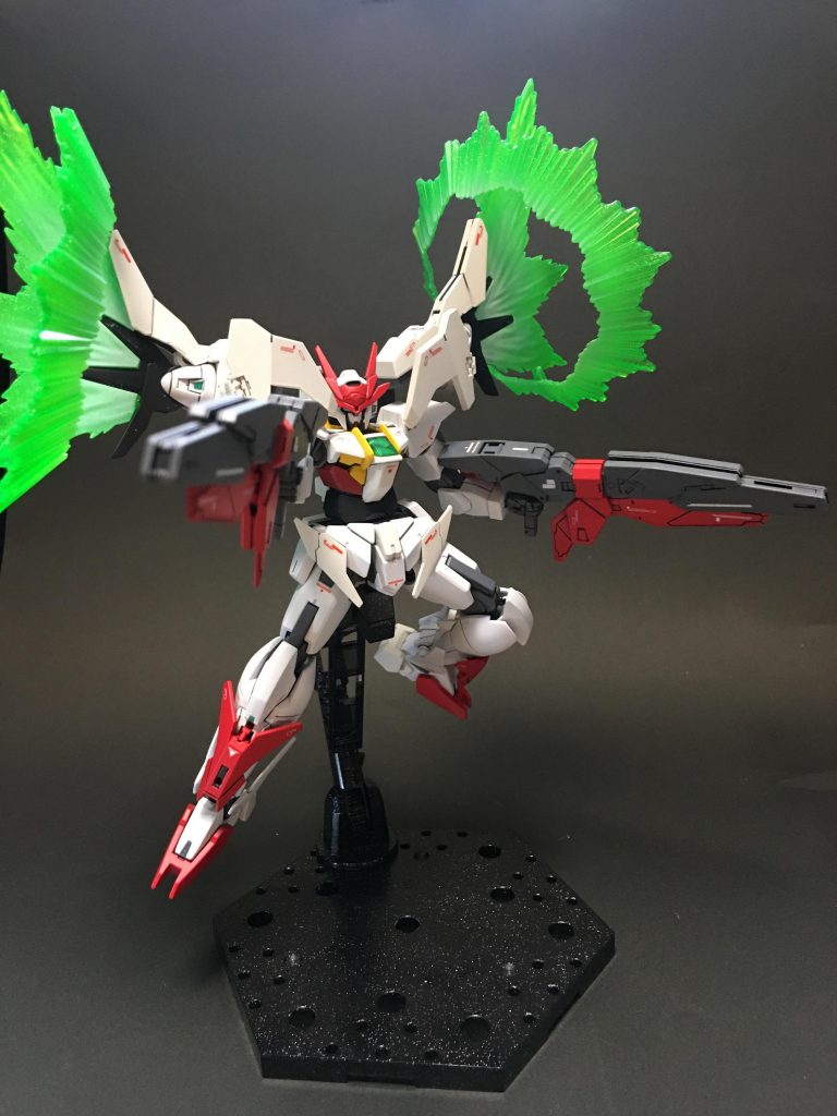 メビウスビームキャノンアームドウイングバインダーは剣になったり、銃になったり、合体したり、羽になったりの万能装備で触っていると楽しくなります。