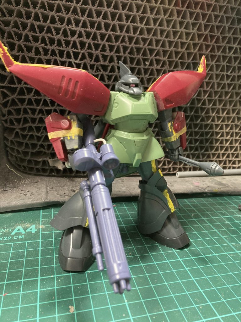 ここからは制作過程.先にも述べた通りリゲルグとゲルググMのミキシングで武装はジャンクから流用しました.