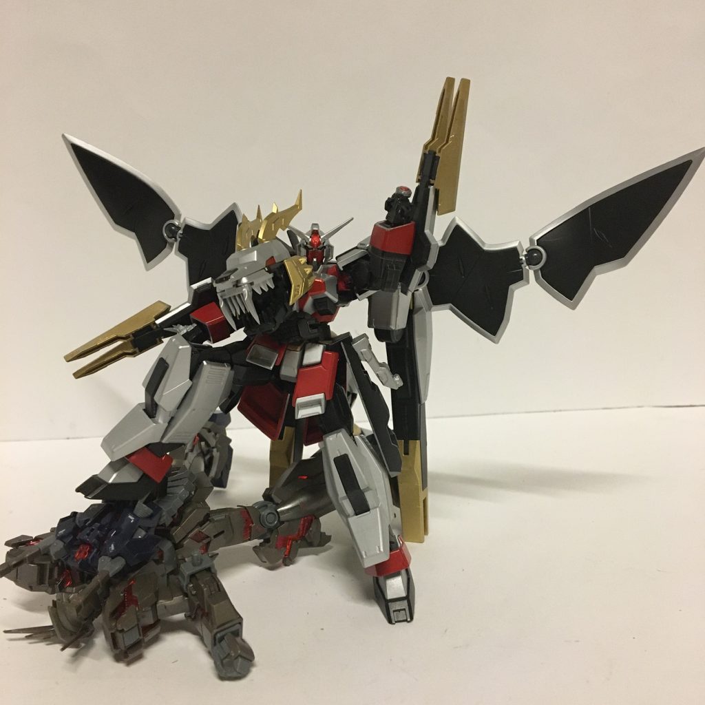 メイン写真の全体像です。顔が見えるようにドラゴンには首を傾けてもらっていますw