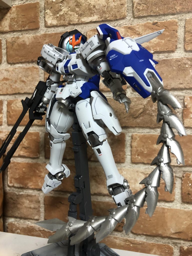 基本的なシルバー部分は全て下地無しのスターブライトジュラルミン、アイアン色部分はフレームメタリックで塗装。