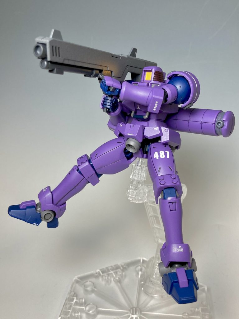 バズーカで！グレーの部分はガンマカエアブラシで塗装しています。