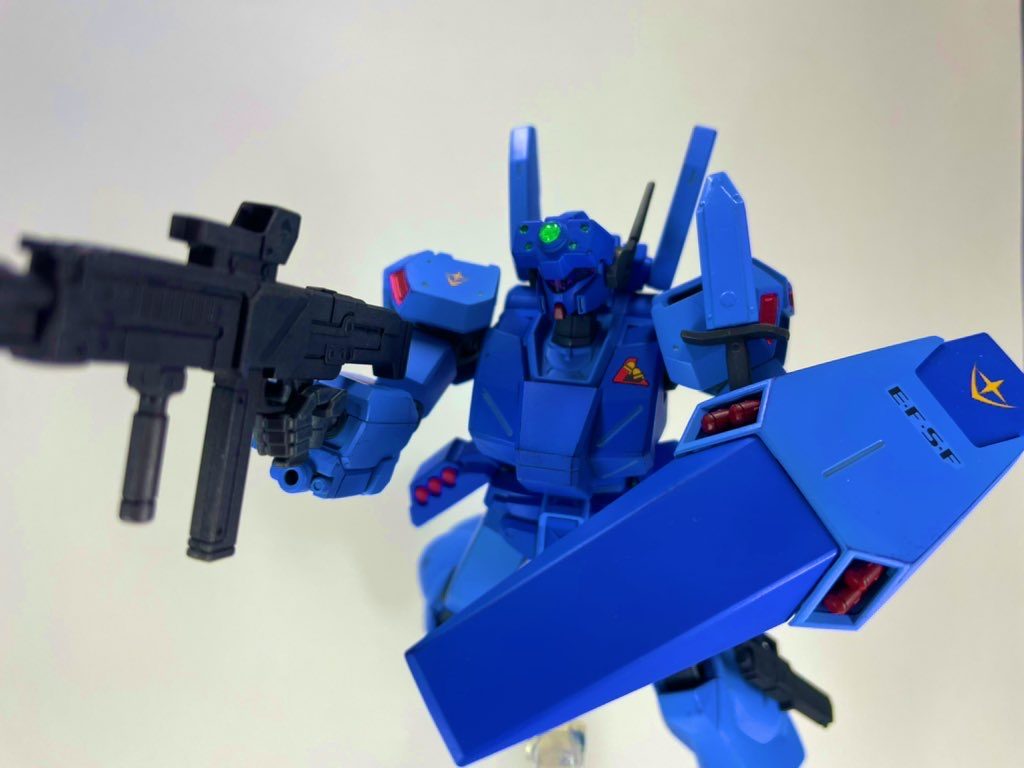 一年戦争から第二次ネオジオン抗争まで戦い抜いたユウ カジマに敬意を払ったメカニックが、エコーズジェガンを改修、カラーリングを改めて用意した機体、というif設定で作りました。