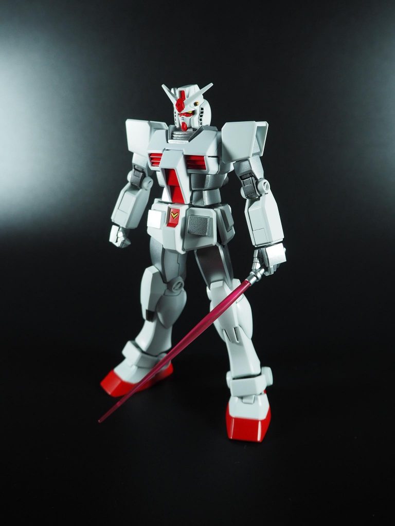 今回は塗装メインで特別にやった事は特に無いですが、肉抜き穴の処理とスネの合わせ目消しはやってます