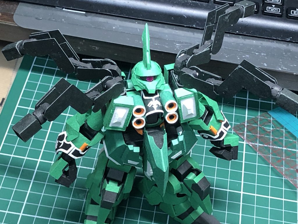 本体とバインダー基部が出来た頃。