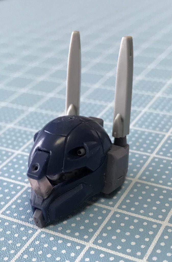 アンテナを普通のガンキャノン等と違う感じにしたかったのですが、なんかウサギみたいですね。