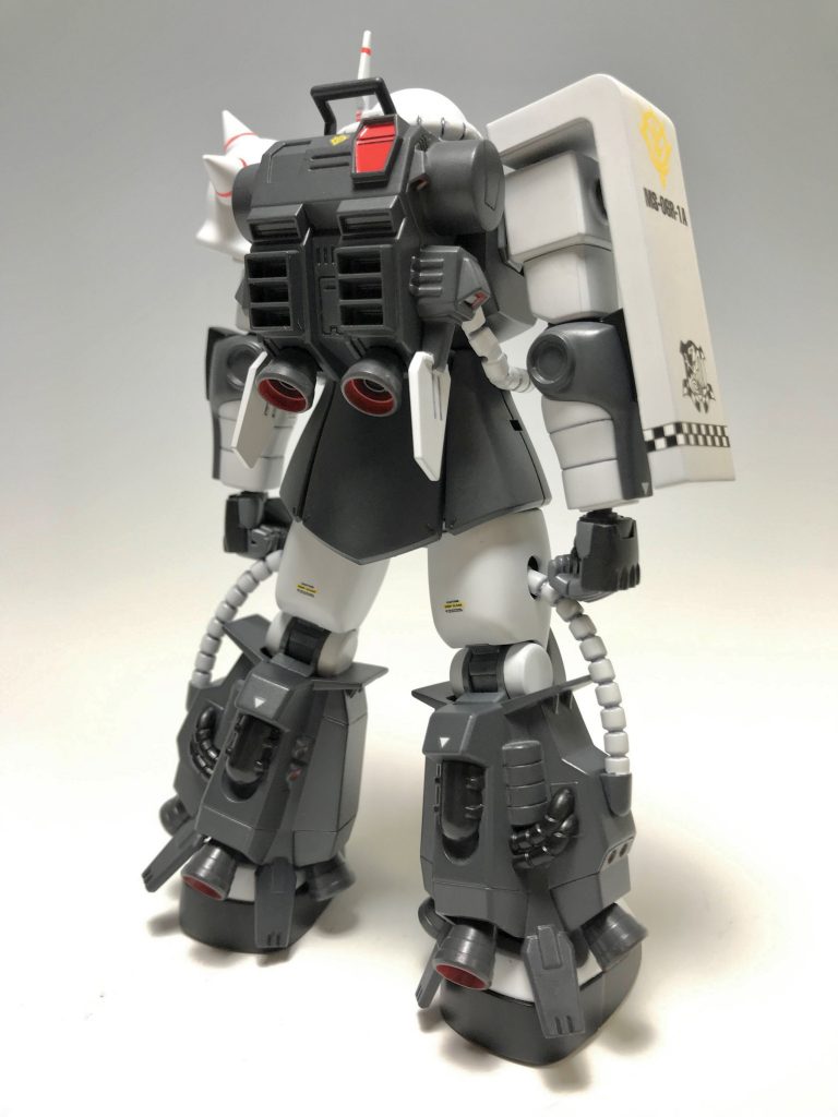 リアビューです。ふくらはぎのカートリッジが、R-1A型の証です。