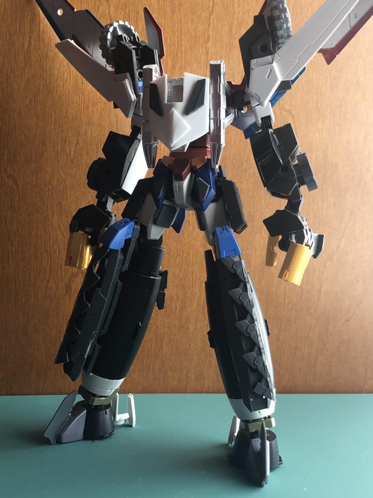 塗装前。胸部のみプラ板を使用しました。他は全てジャンクパーツとなっています。
塗装は全て水性塗料の筆塗りで行いました。