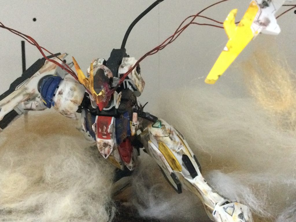 　ちぎれた左腕の接続部分もそれっぽく再現。 