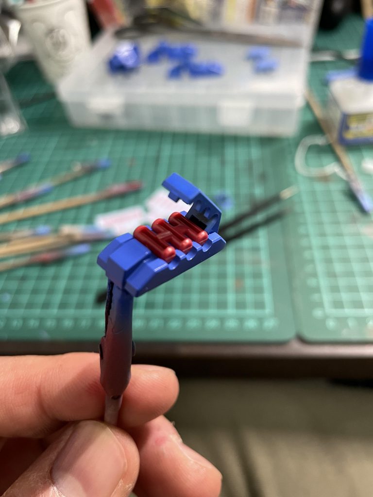 HGフルアーマーユニコーンの部品で代用しました。